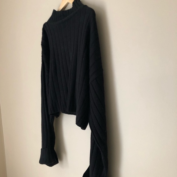 Wide Sleeve Sweater - Picture 3 of 5